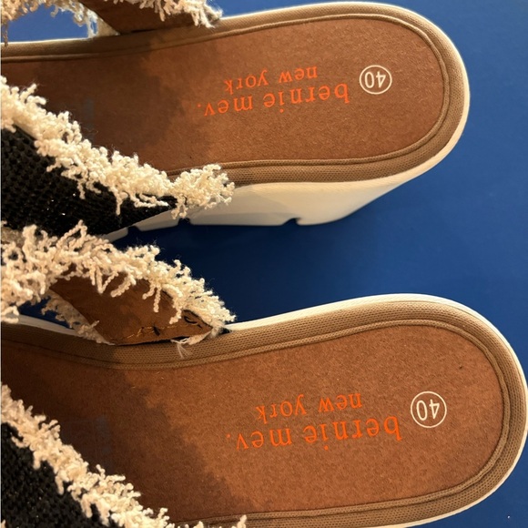 Bernie Mev Women's Venti Vivianne Wedge Heel Sandal sz 40 - Picture 4 of 8